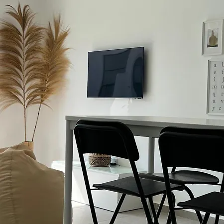 Cozy And Modern One-bedroom In Cove Garden Apartament *