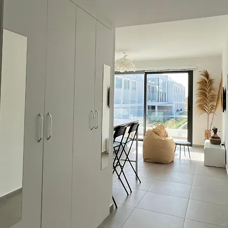 Cozy And Modern One-bedroom In Cove Garden