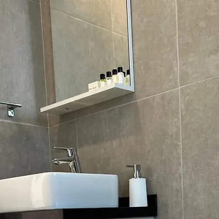아파트 Cozy And Modern One-bedroom In Cove Garden *
