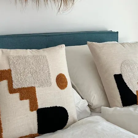 아파트 Cozy And Modern One-bedroom In Cove Garden 키레니아