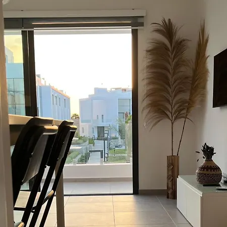 Cozy And Modern One-bedroom In Cove Garden 아파트 키레니아
