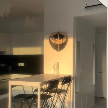 아파트 Cozy And Modern One-bedroom In Cove Garden 키레니아